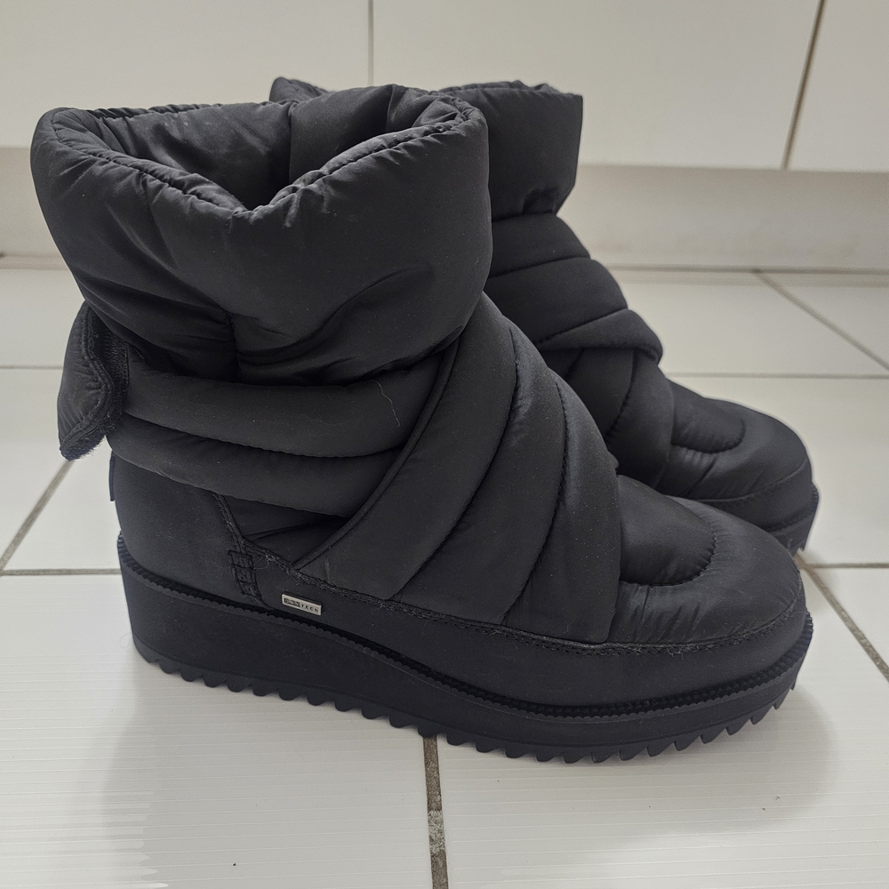 Almost New Ugg Montara Puffer Boots, Sz 9.5 Black